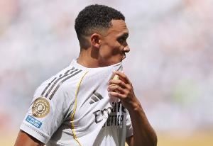 刚来就成替补！TA：尽管皇马签下阿诺德，卡瓦哈尔将长期占据首发