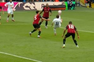 半场-利兹联暂1-1伯恩茅斯 塞梅尼奥任意球贴地斩罗登头球扳平